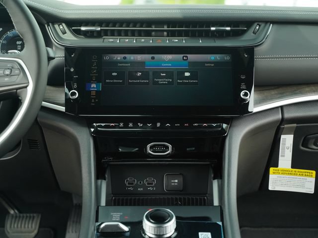 New 2026 Jeep Grand Cherokee Limited w/ Luxury Tech Group II AWD/4WD image 29