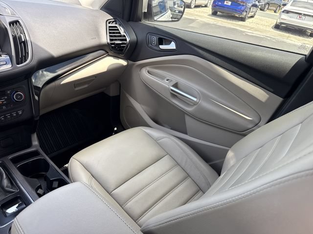 Used 2019 Ford Escape Titanium w/ U0J03 - Titanium Tow Package FWD image 24
