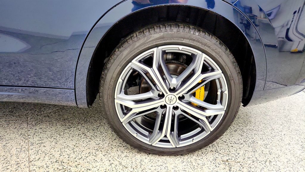 Used 2023 Maserati Levante GT AWD/4WD image 9