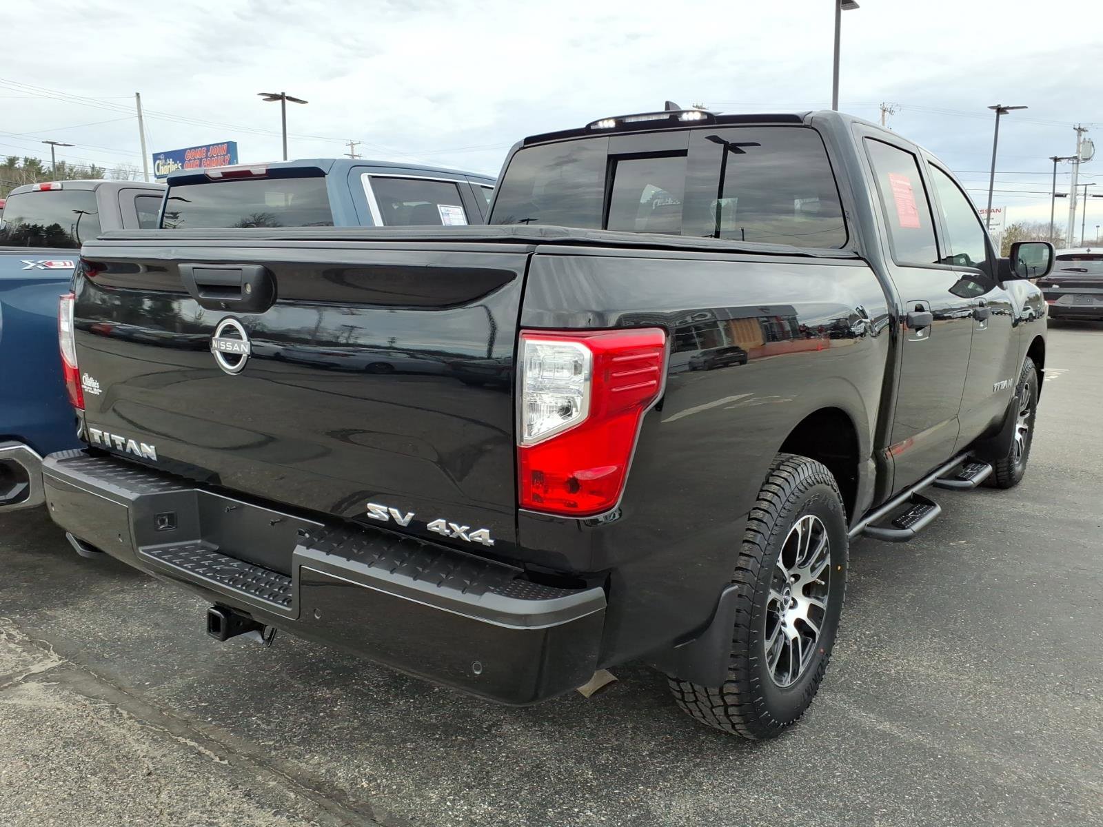 Used 2024 Nissan Titan SV w/ Accessory Utility Package image 4