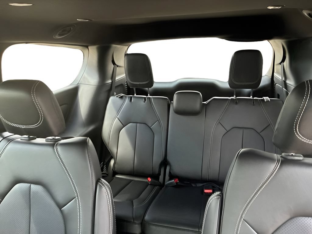New 2027 Chrysler Pacifica Select AWD/4WD image 28