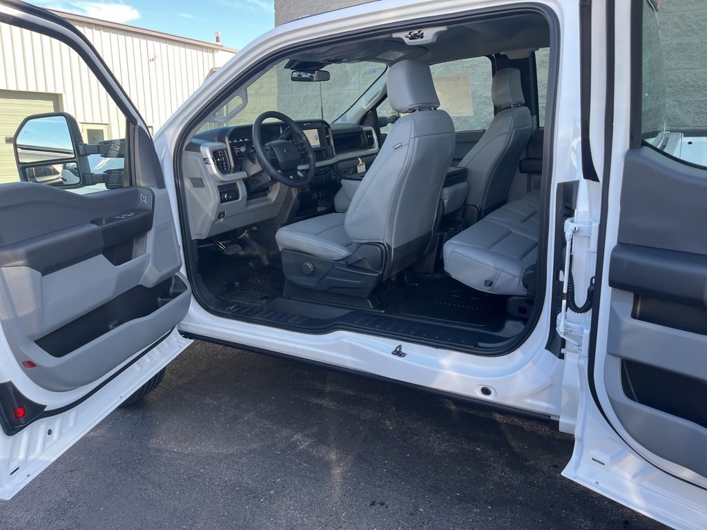 New 2026 Ford F250 XL w/ XL Chrome Package image 13