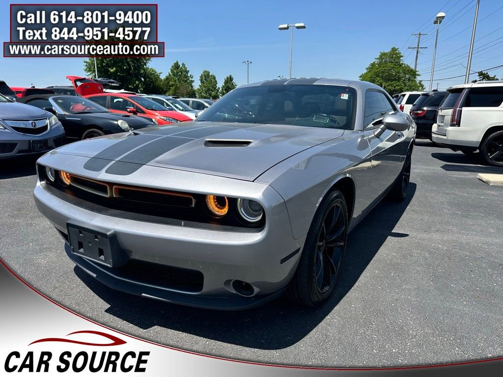 Used 2016 Dodge Challenger SXT w/ Blacktop Package RWD image 2
