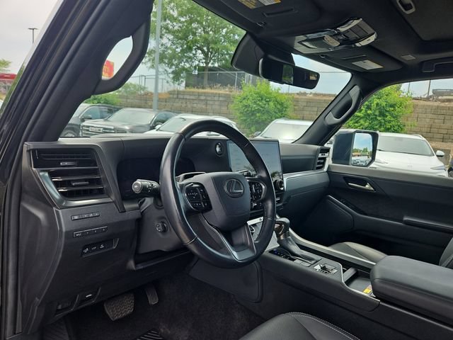 Used 2024 Lexus GX 550 w/ Accessory Package (2T) AWD/4WD image 17