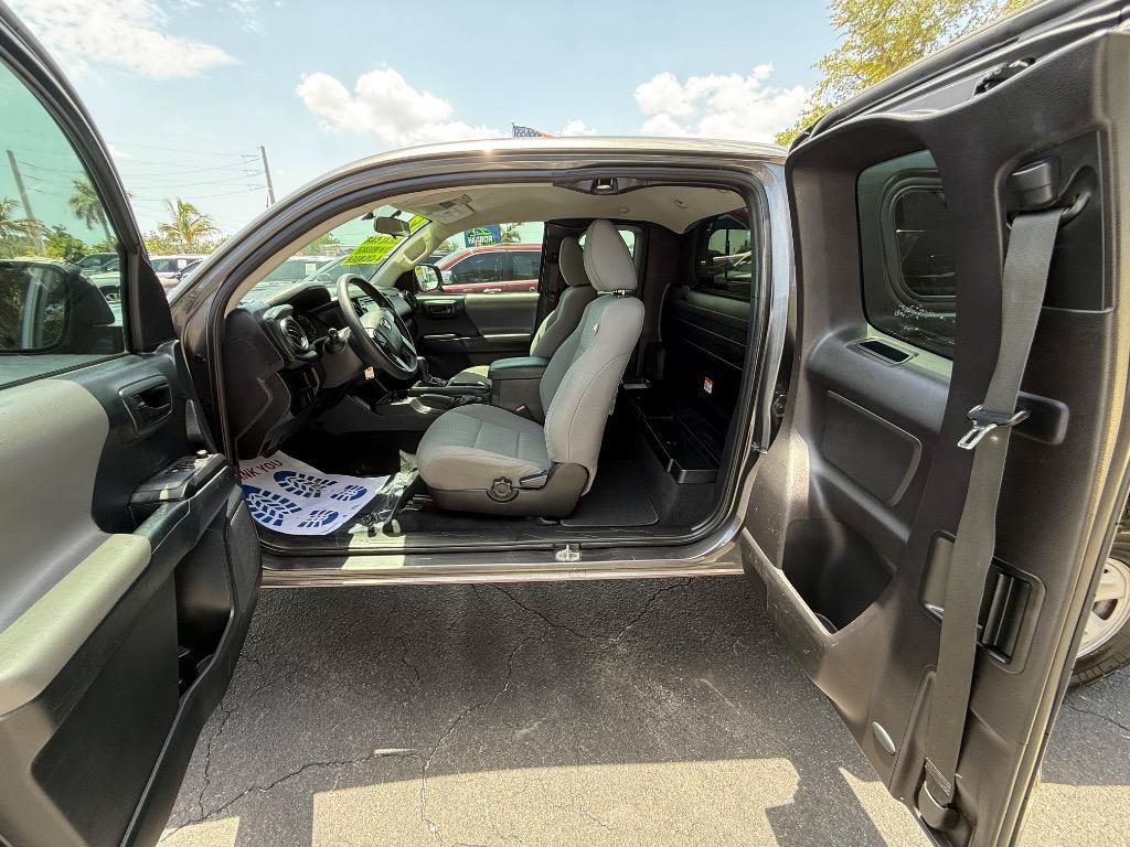 Used 2017 Toyota Tacoma SR RWD image 17