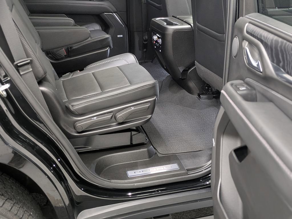Used 2024 GMC Yukon Denali AWD/4WD image 30