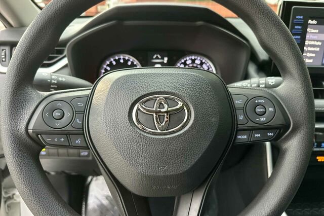 Used 2022 Toyota RAV4 XLE image 29