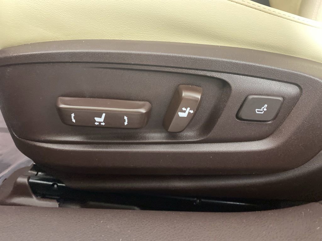 Used 2016 Lexus ES 350 w/ Luxury Package w/Wood Trim image 23