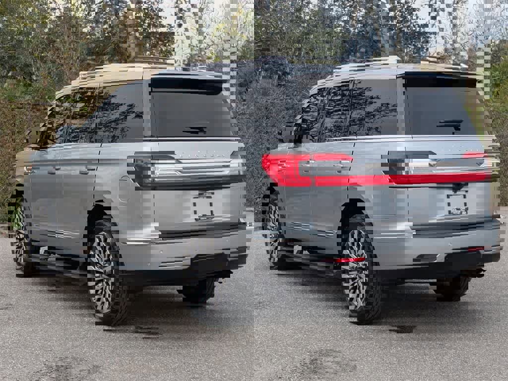 Used 2020 Lincoln Navigator Reserve w/ Luxury Package image 3