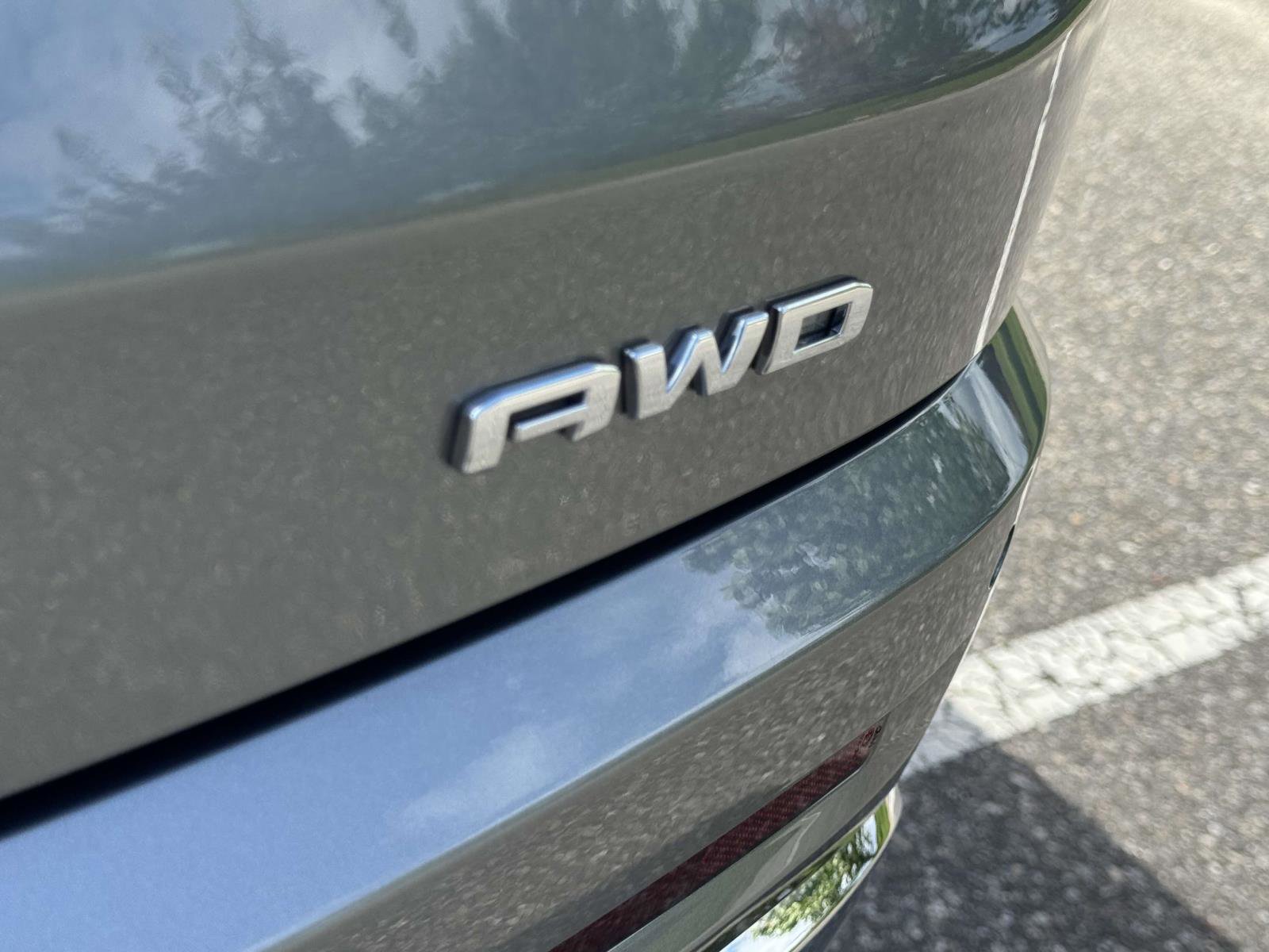 Used 2023 GMC Acadia Denali w/ Denali Technology Package image 8