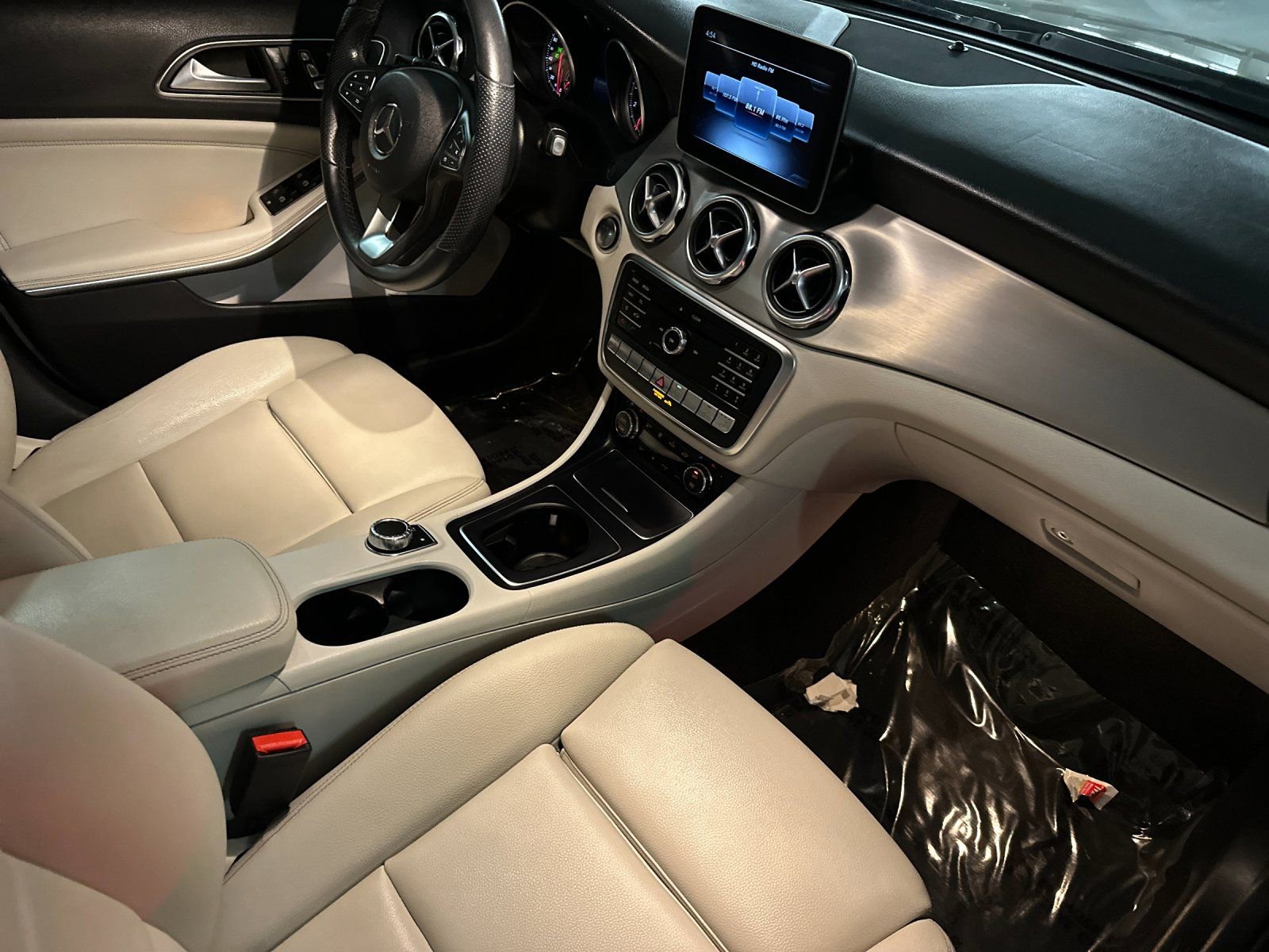 Used 2019 Mercedes-Benz GLA 250 4MATIC w/ Premium Package image 21