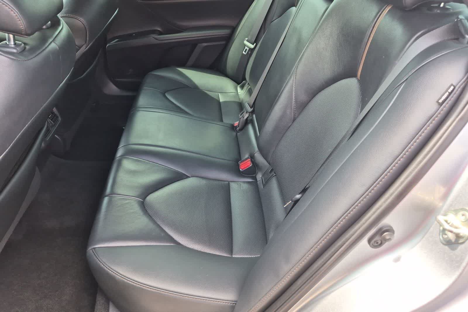 Used 2020 Toyota Camry XLE FWD image 19