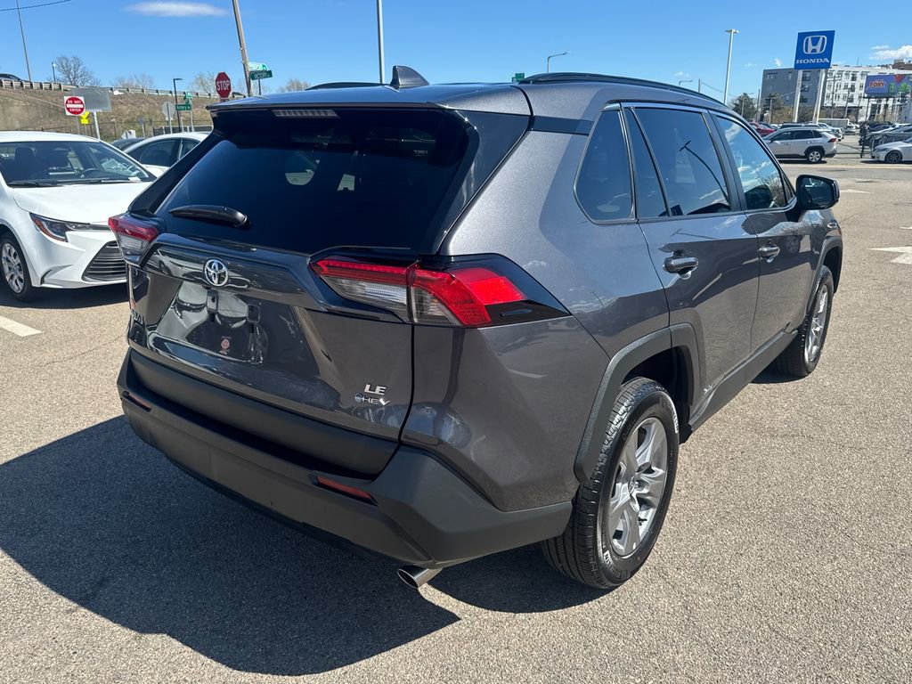 Used 2025 Toyota RAV4 LE AWD/4WD image 8