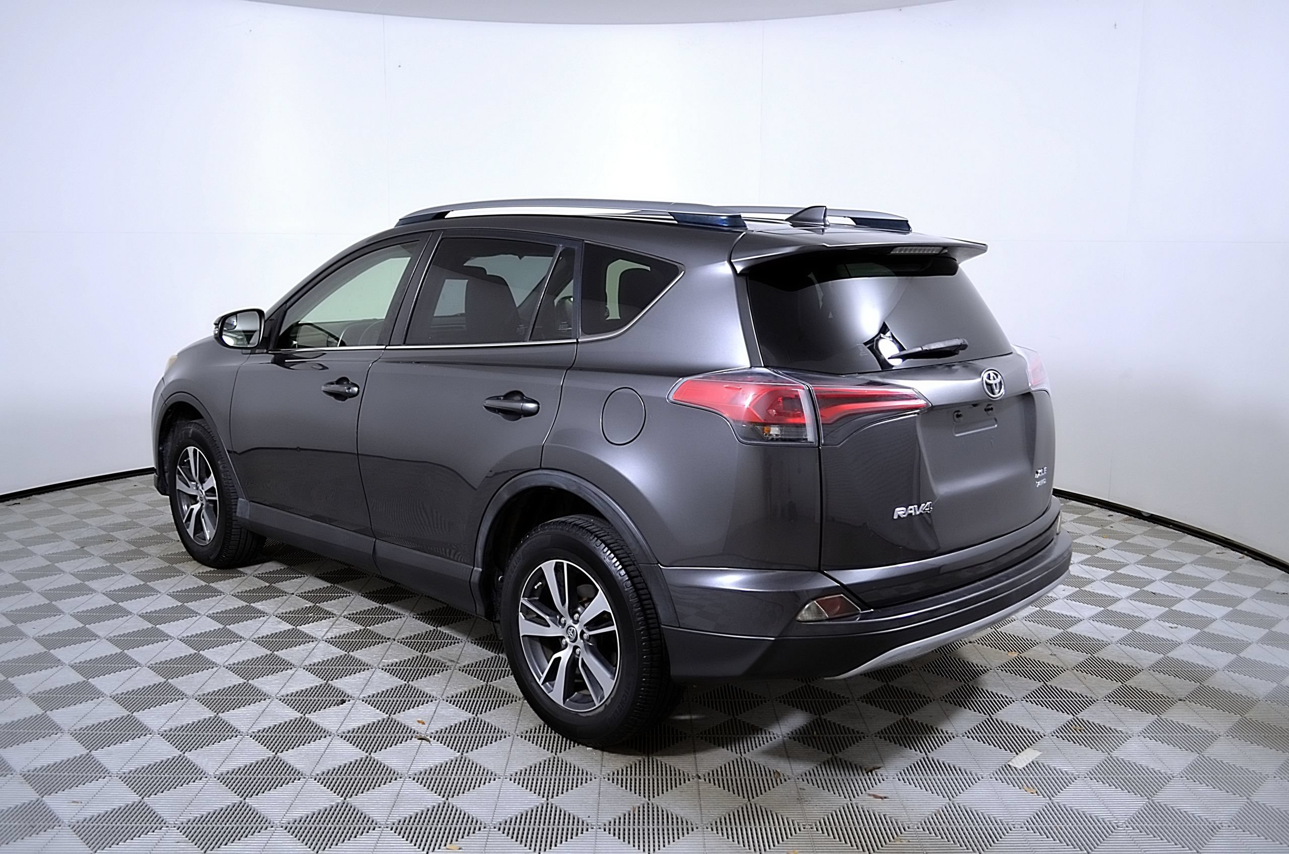 Used 2017 Toyota RAV4 XLE w/ All Weather Liner Package AWD/4WD image 9