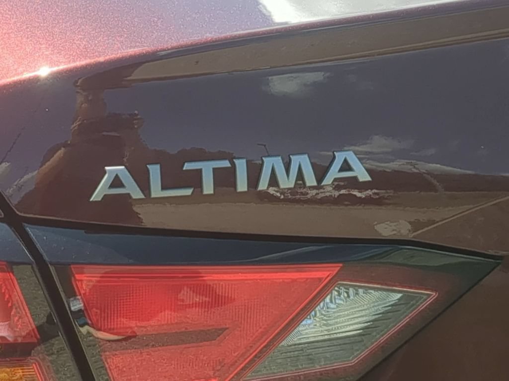 Used 2025 Nissan Altima 2.5 SV FWD image 11