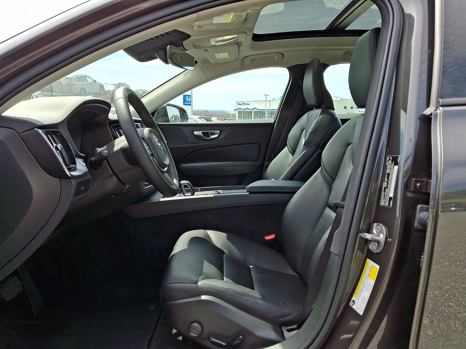 Certified 2025 Volvo S60 B5 Core AWD/4WD image 13