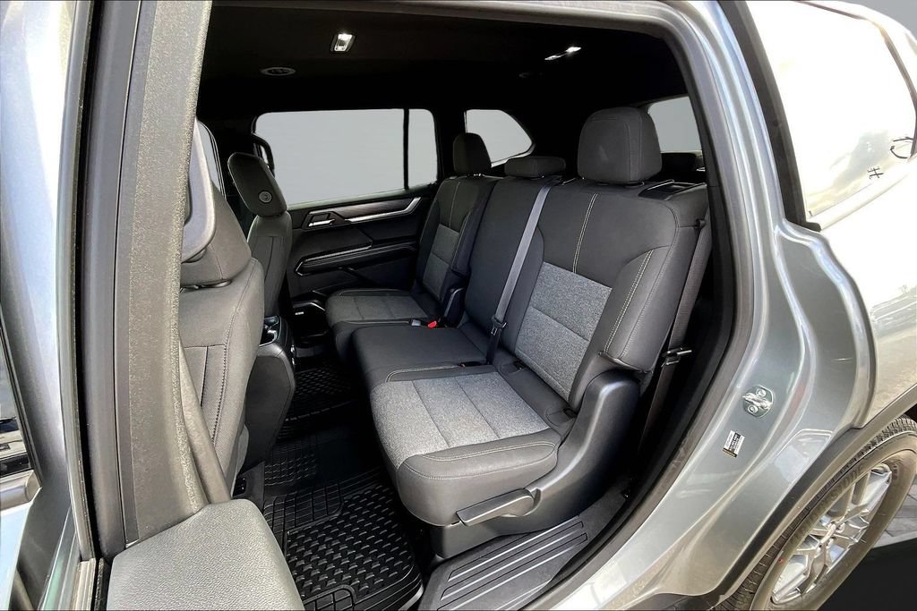 Used 2025 GMC Acadia Elevation FWD image 23