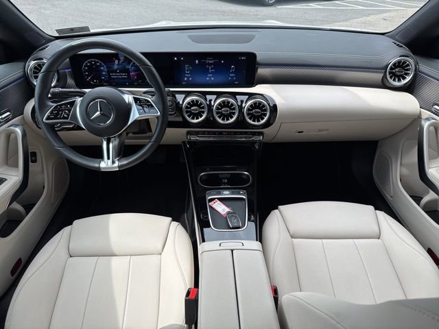 Used 2025 Mercedes-Benz CLA 250 4MATIC image 11