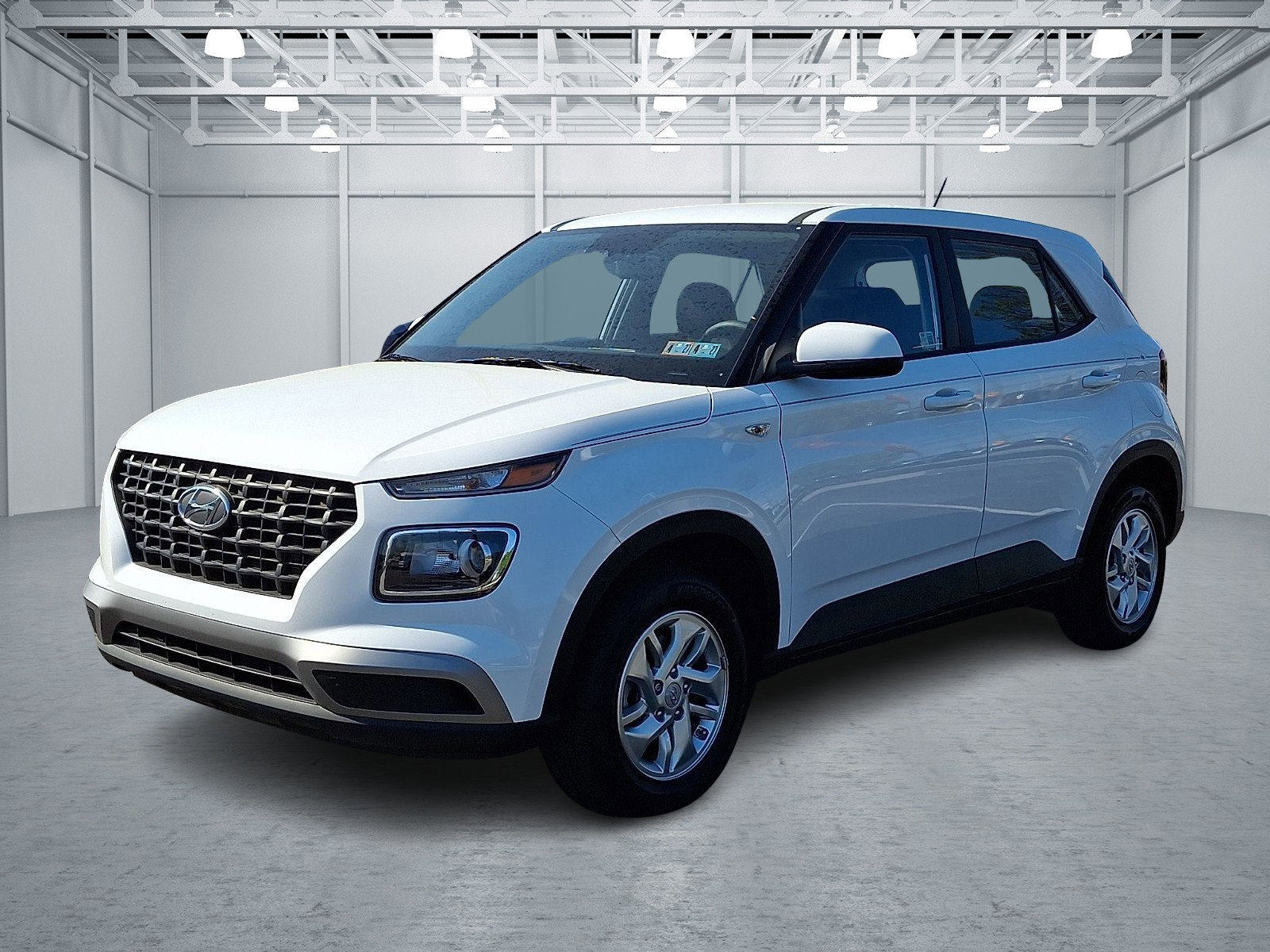 Certified 2025 Hyundai Venue SE image 3