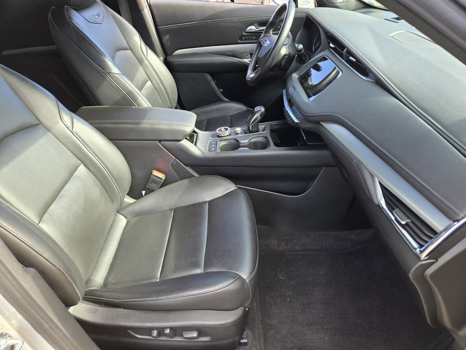 Used 2019 Cadillac XT4 Premium Luxury w/ Cold Weather Package image 16