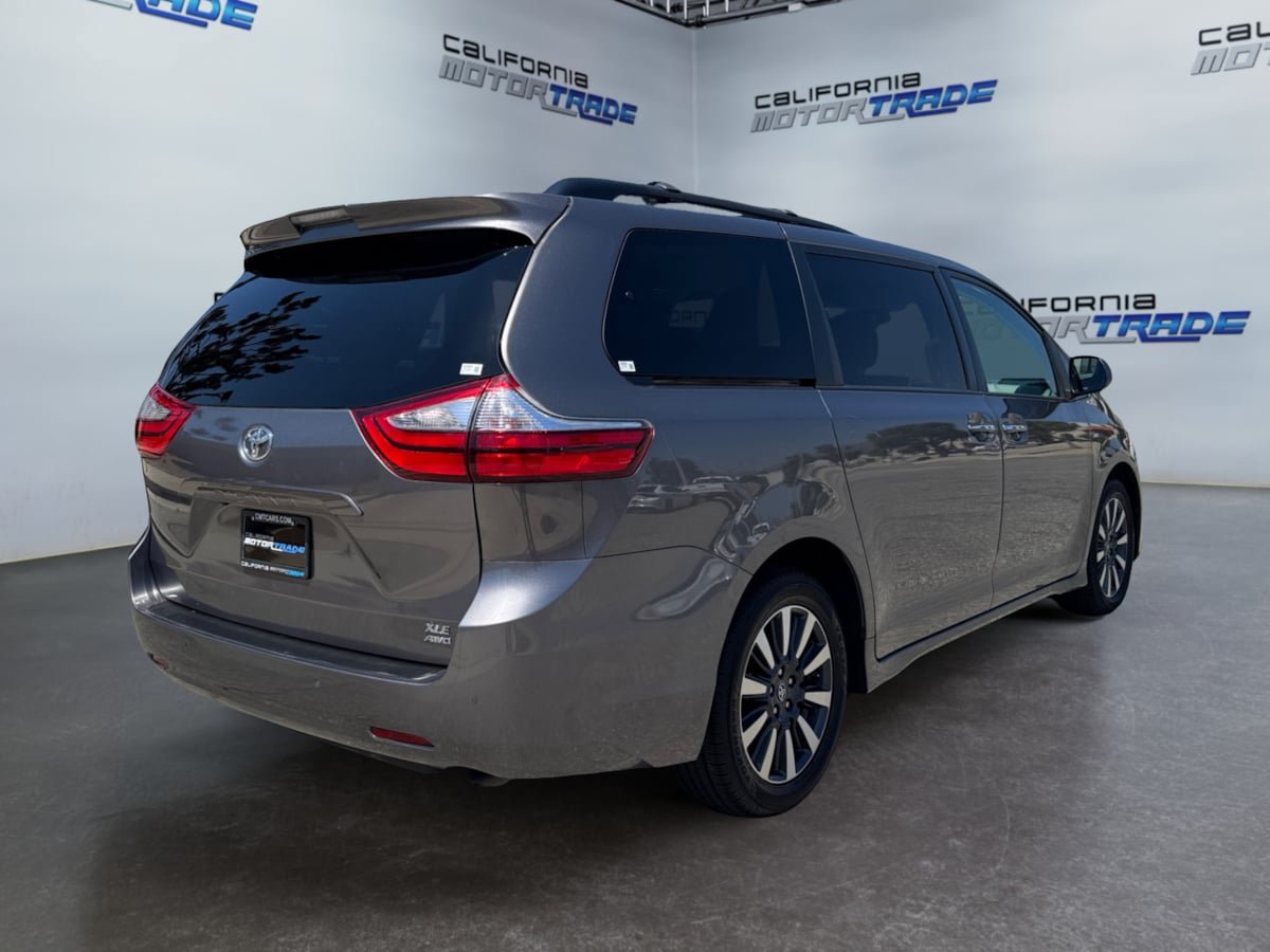 Used 2018 Toyota Sienna XLE w/ XLE Navigation Package AWD/4WD image 5