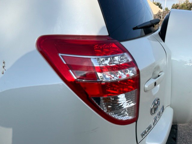 Used 2009 Toyota RAV4 Limited w/ Limited Extra Value Pkg AWD/4WD image 11