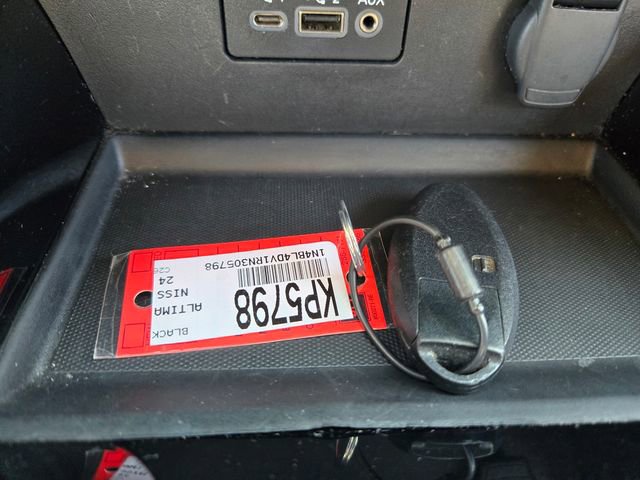 Used 2024 Nissan Altima 2.5 SV FWD image 23