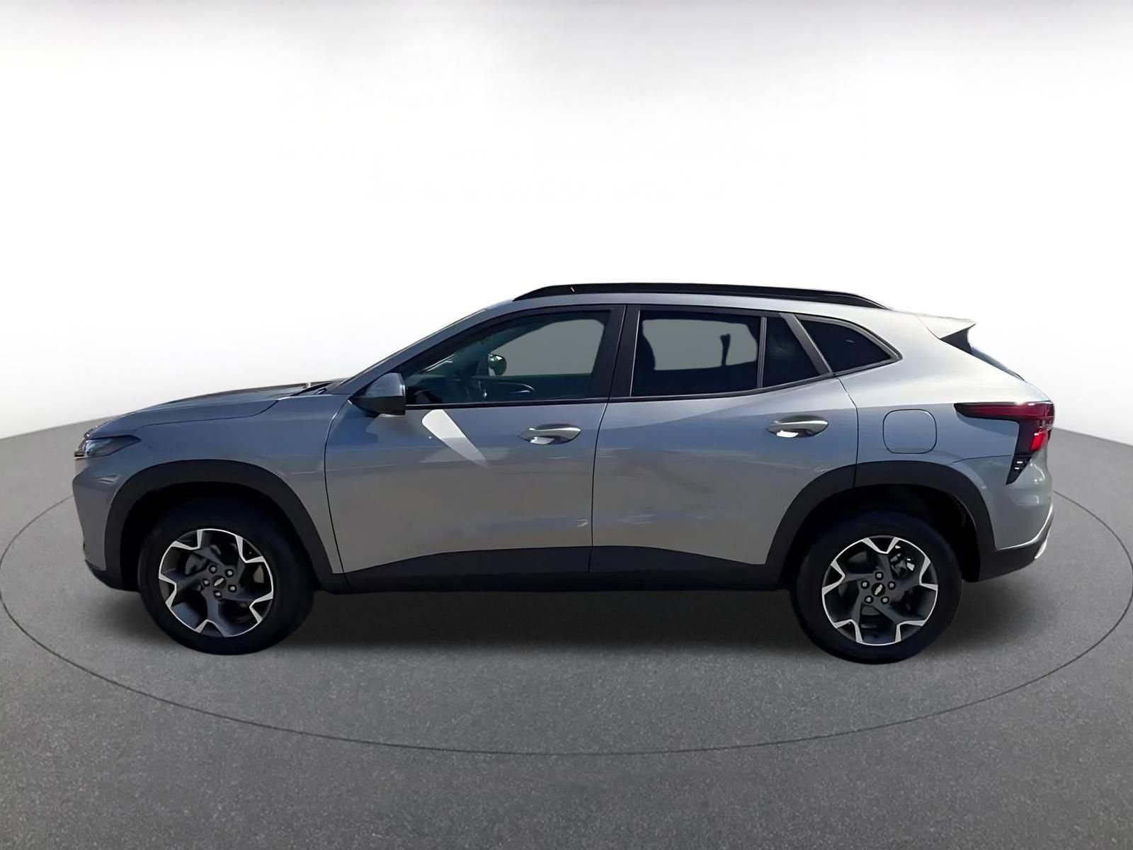 Used 2025 Chevrolet Trax LT image 9