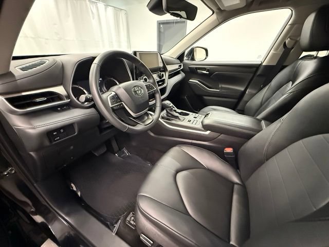 Certified 2025 Toyota Highlander XLE AWD/4WD image 12