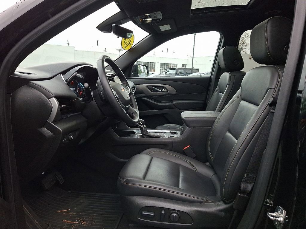 Used 2023 Chevrolet Traverse LT w/ LT Premium Package image 16