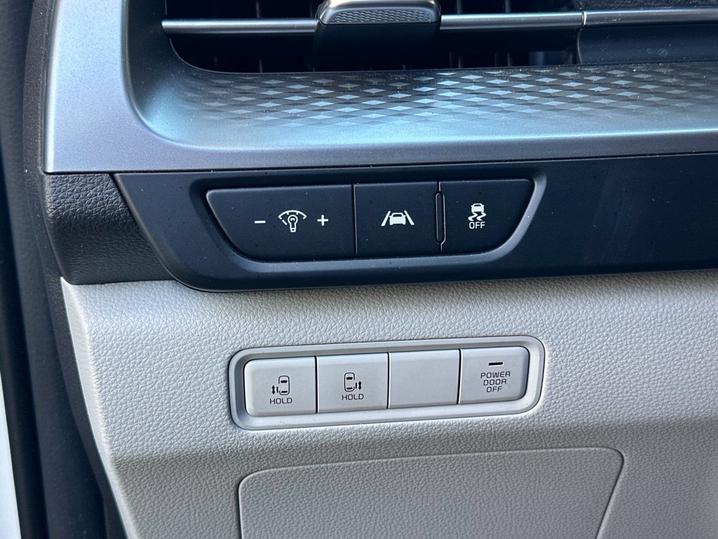Used 2024 Kia Carnival LX FWD image 44