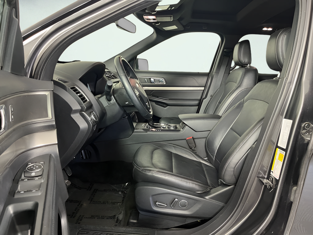 Used 2018 Ford Explorer XLT w/ Equipment Group 202A AWD/4WD image 10