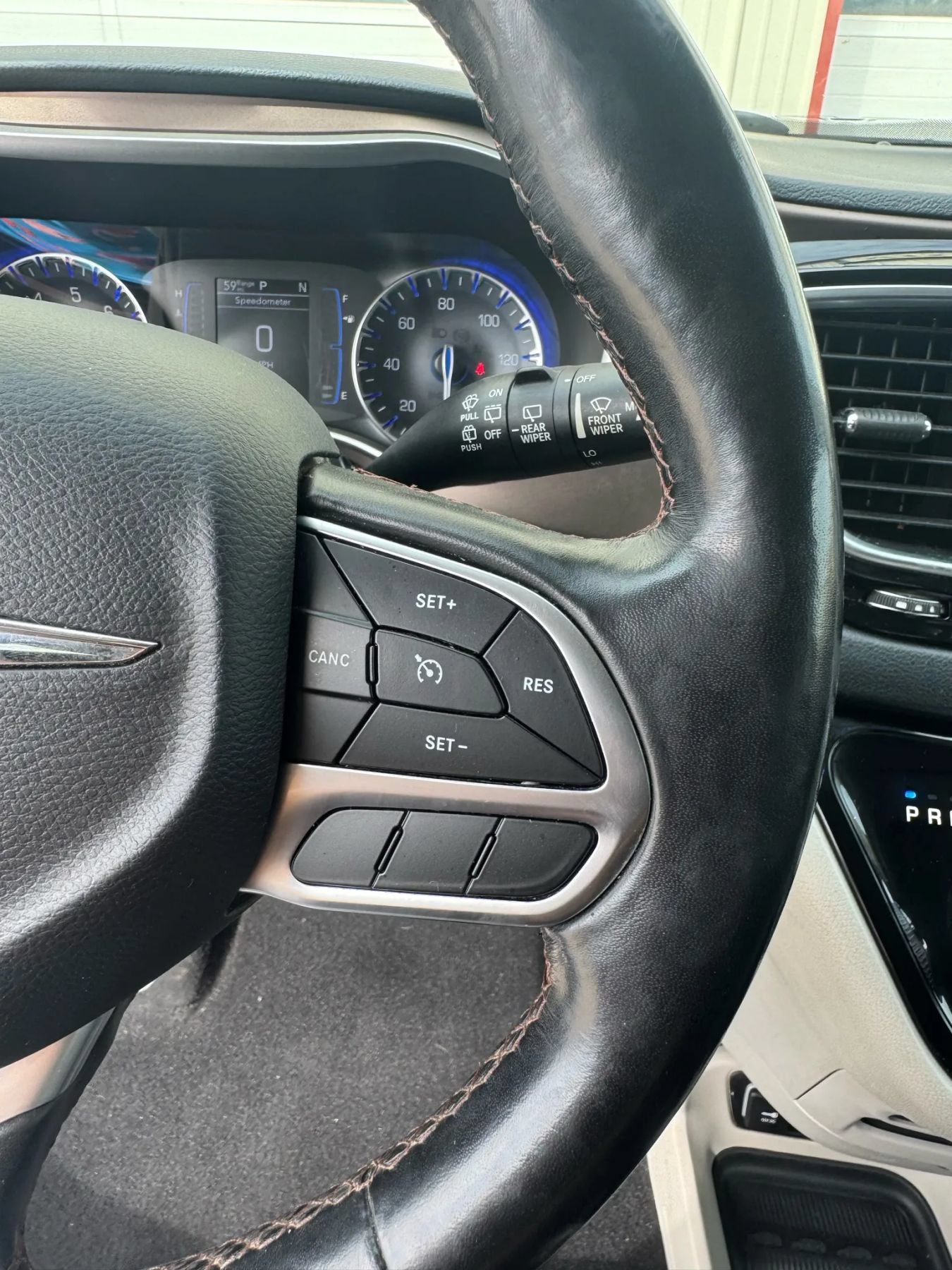 Used 2019 Chrysler Pacifica Touring-L FWD image 7