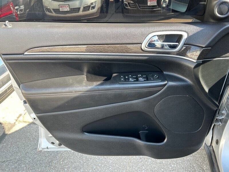 Used 2011 Jeep Grand Cherokee 70th Anniversary AWD/4WD image 11
