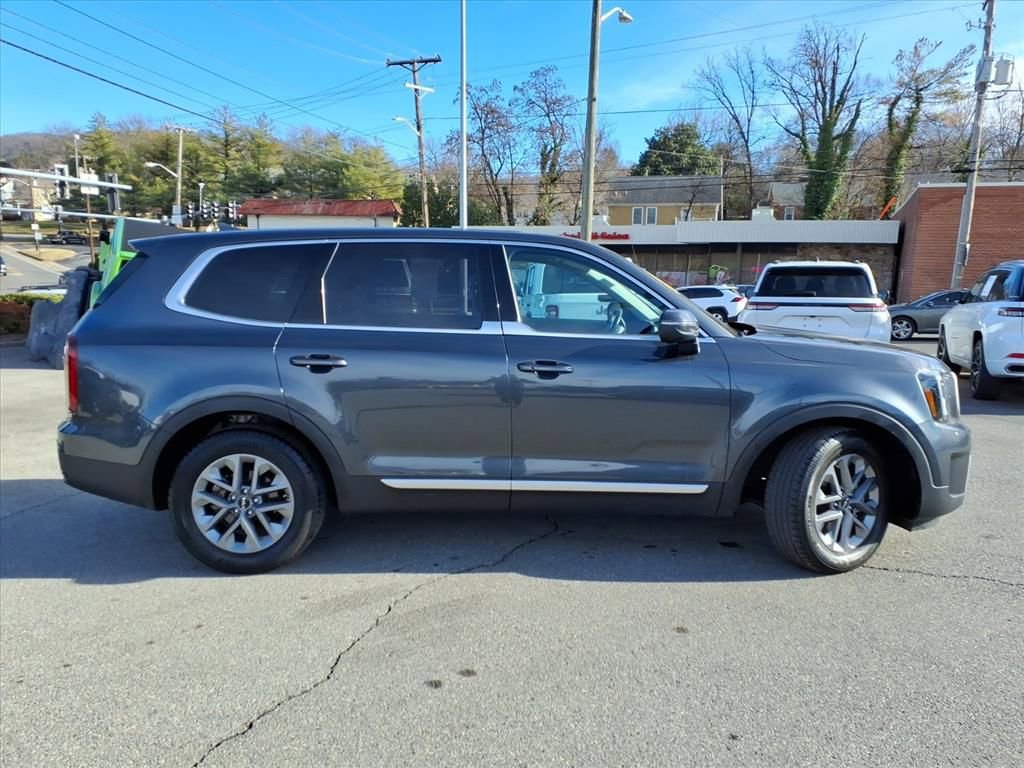 Used 2023 Kia Telluride LX image 3