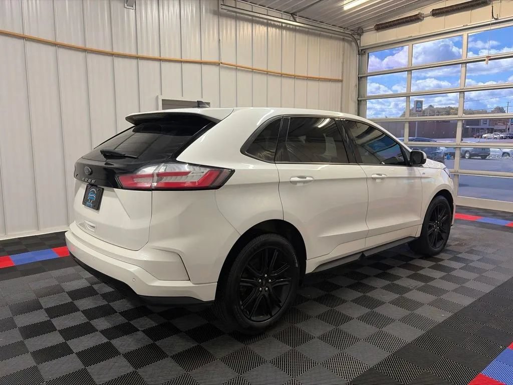Used 2022 Ford Edge ST-Line w/ Cold Weather Package AWD/4WD image 4