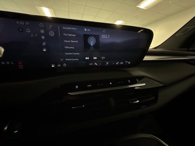 Used 2025 Buick Enclave Sport Touring w/ Power Package image 17