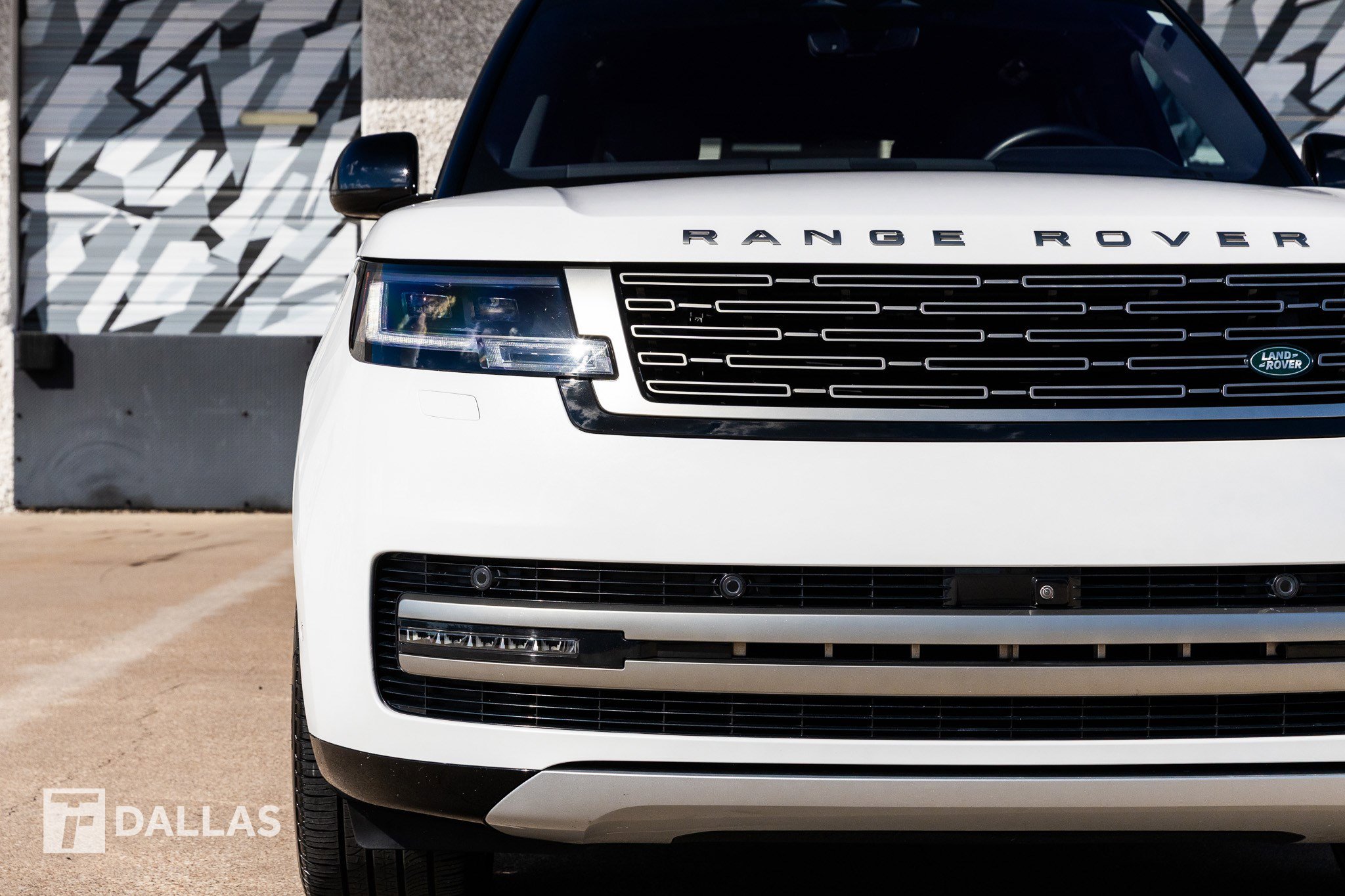 Used 2023 Land Rover Range Rover SE image 4