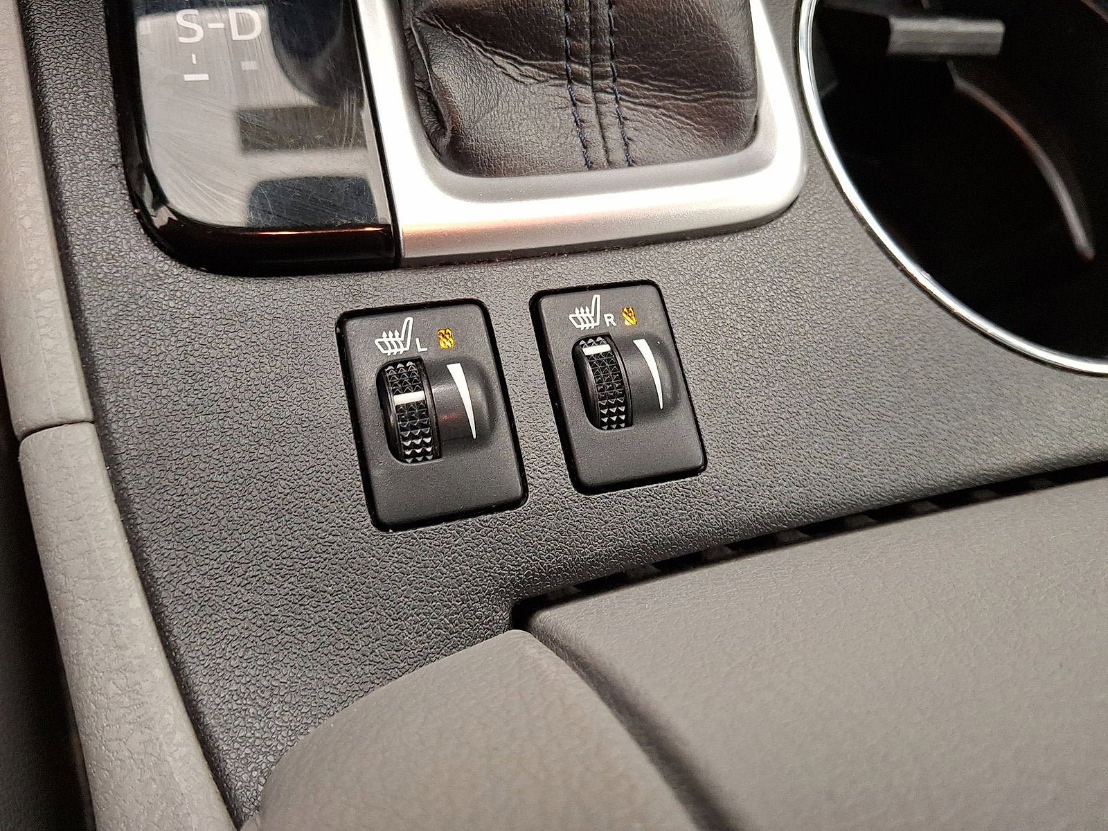 Used 2018 Toyota Highlander XLE AWD/4WD image 19