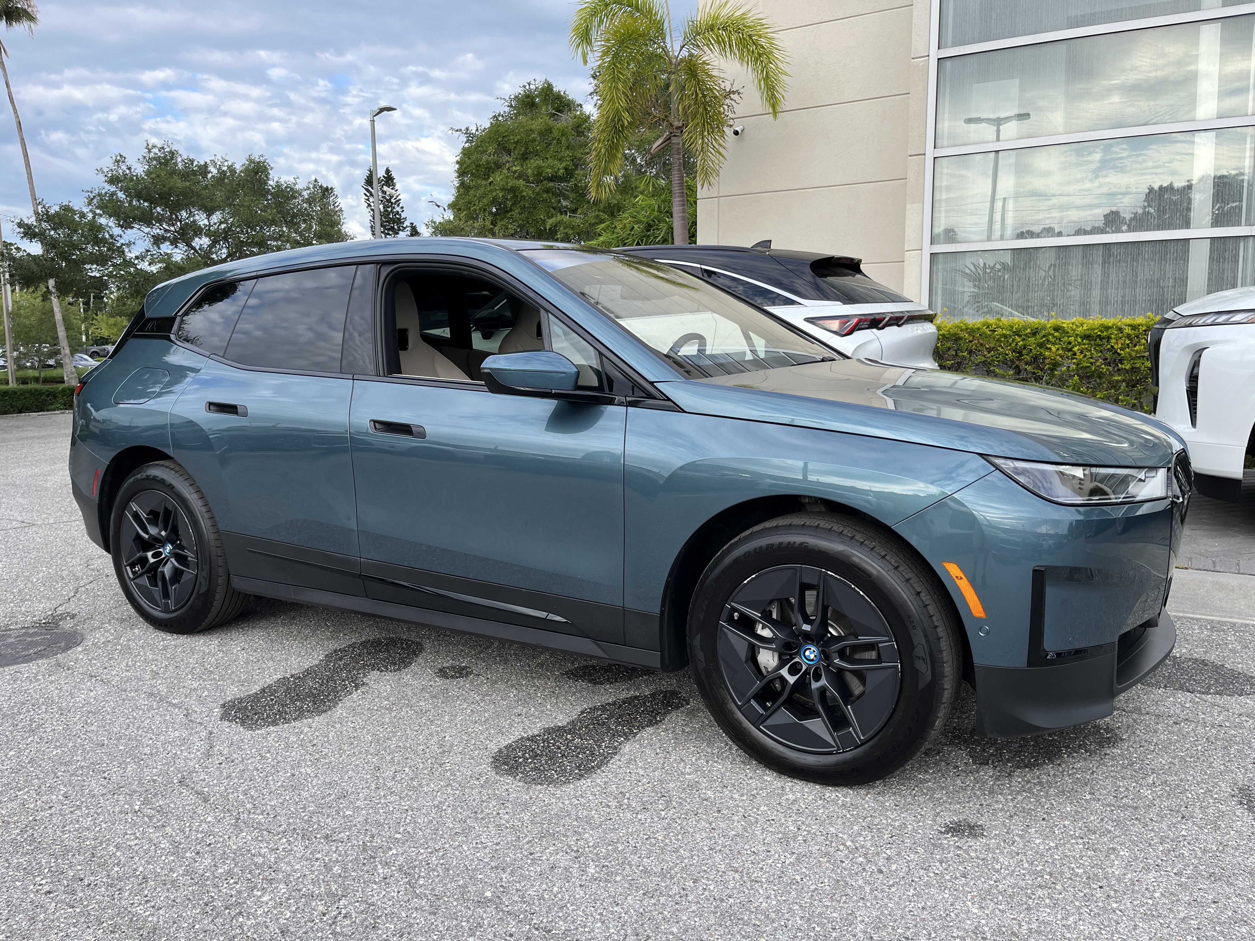 Used 2025 BMW iX xDrive50 AWD/4WD image 12