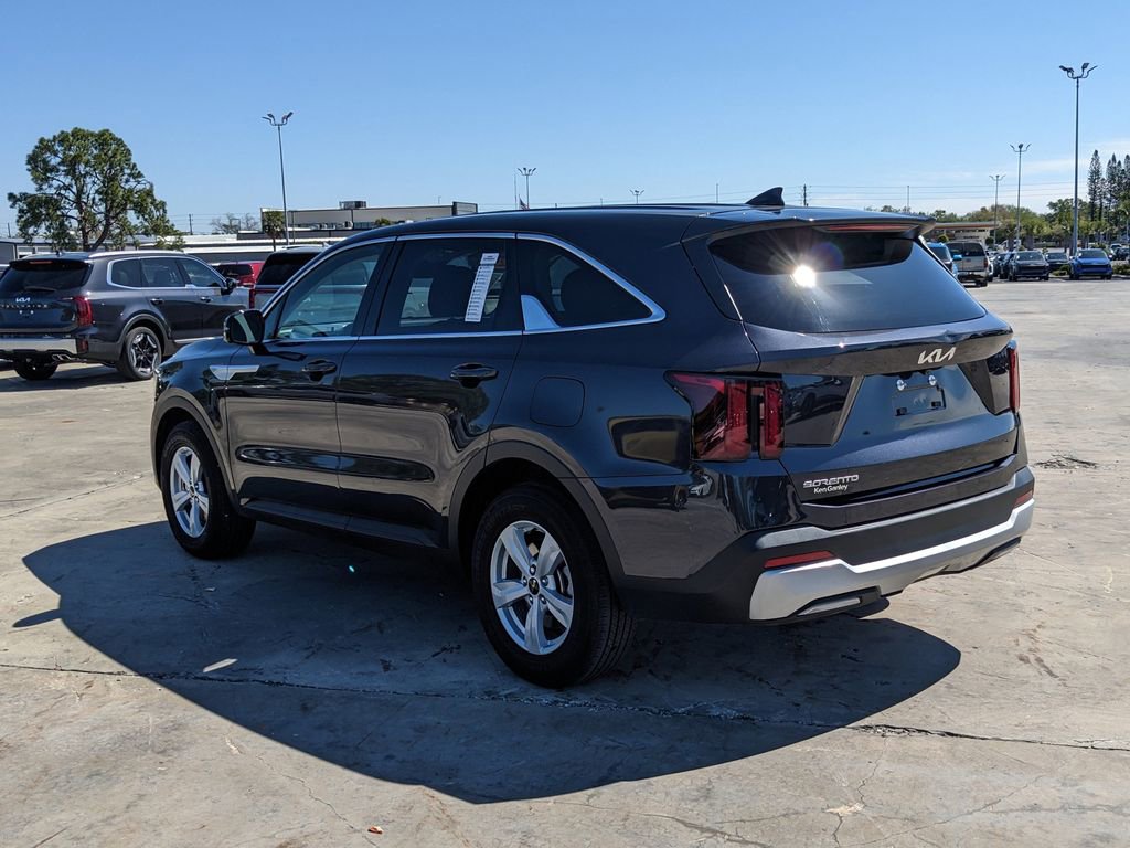 Certified 2025 Kia Sorento LX FWD image 6