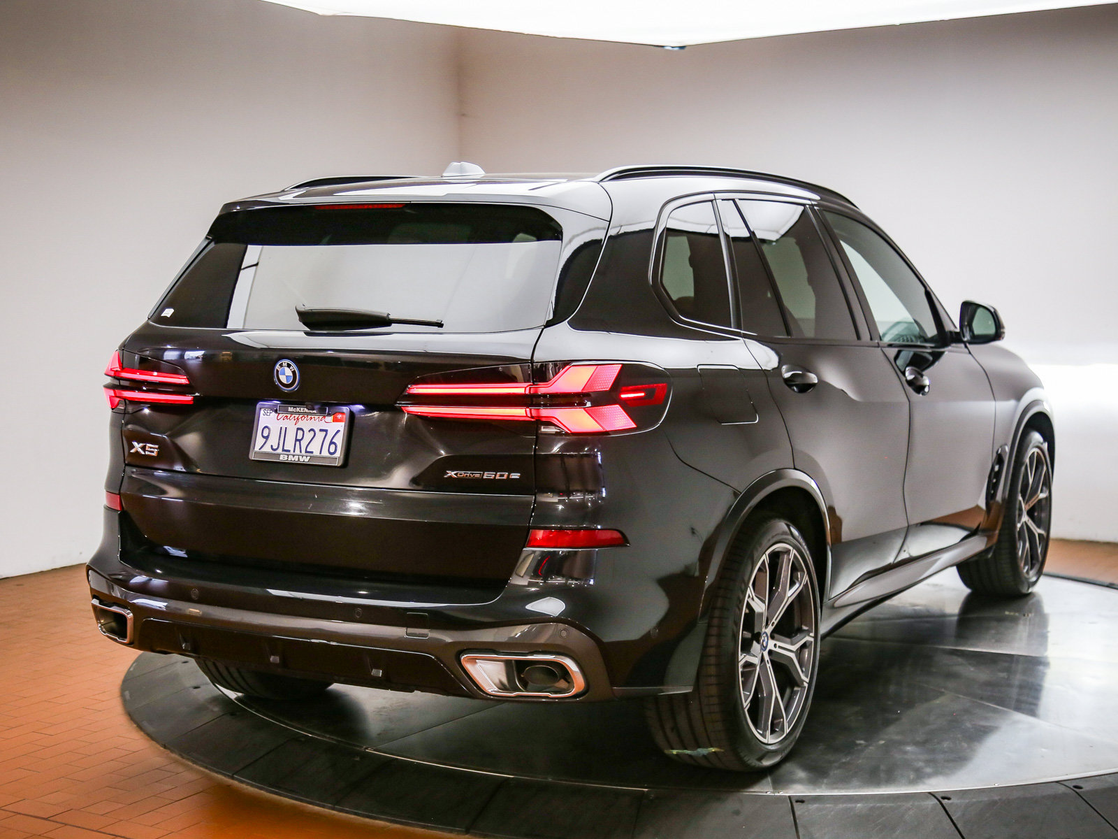 Certified 2024 BMW X5 xDrive50e w/ M Sport Package AWD/4WD image 7