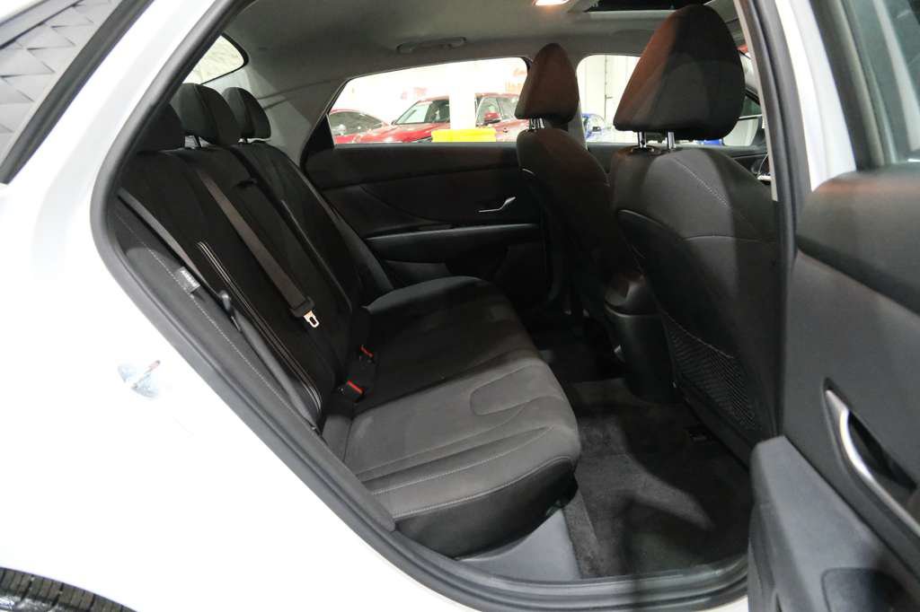 Used 2025 Hyundai Elantra SEL FWD image 23