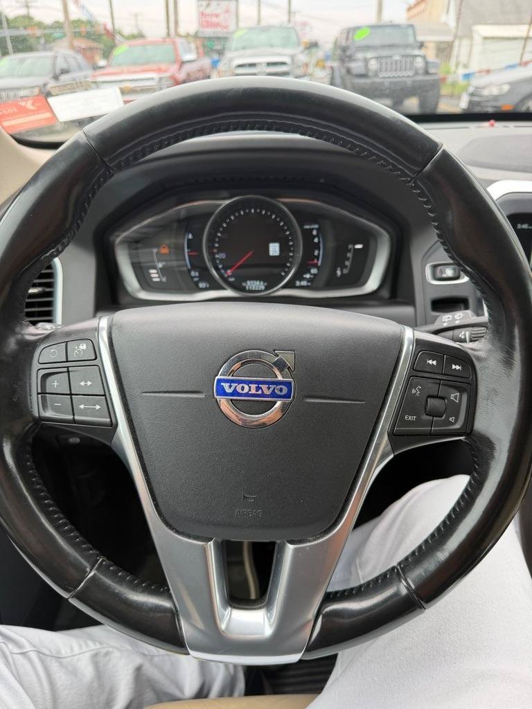 Used 2016 Volvo XC60 T6 Platinum w/ Climate Package AWD/4WD image 10