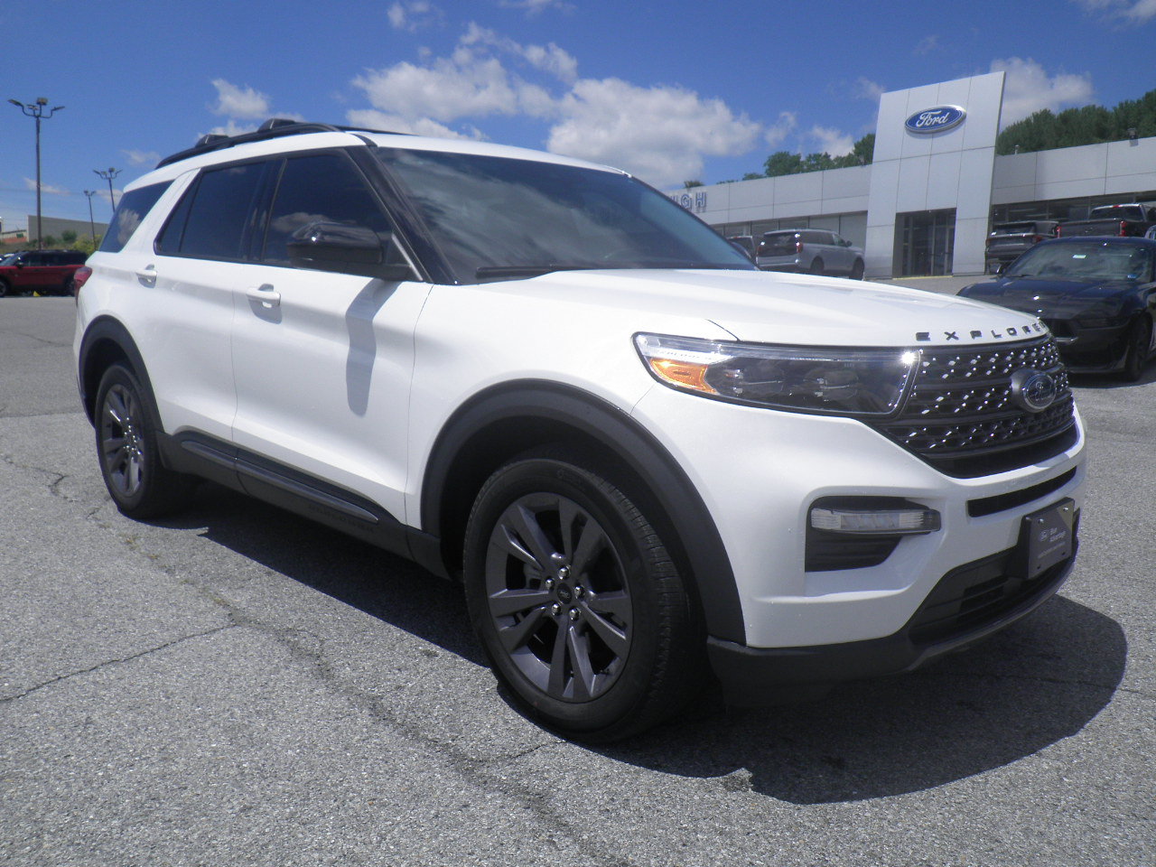 Certified 2024 Ford Explorer XLT w/ Equipment Group 202A