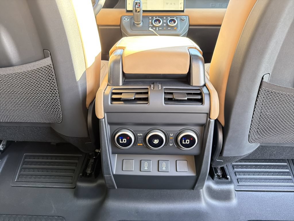 New 2026 Land Rover Defender 110 X-Dynamic SE AWD/4WD image 18