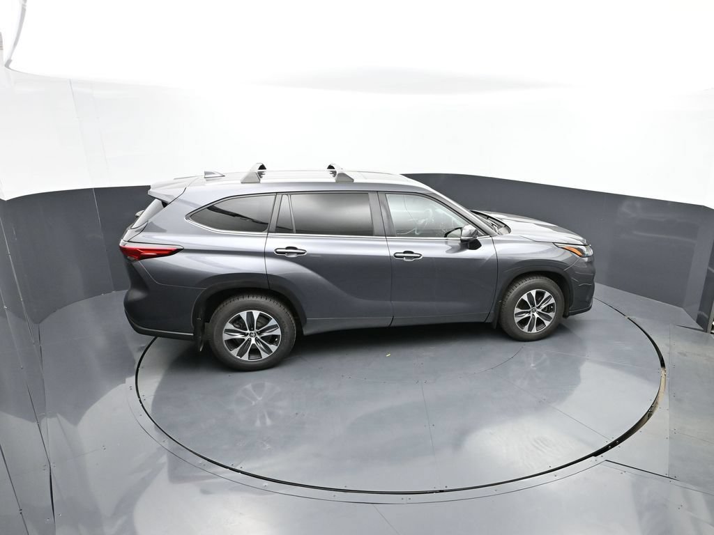 Used 2023 Toyota Highlander XLE AWD/4WD image 38