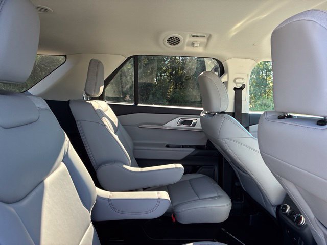 Used 2026 Ford Explorer Active w/ Active Comfort Package RWD image 24