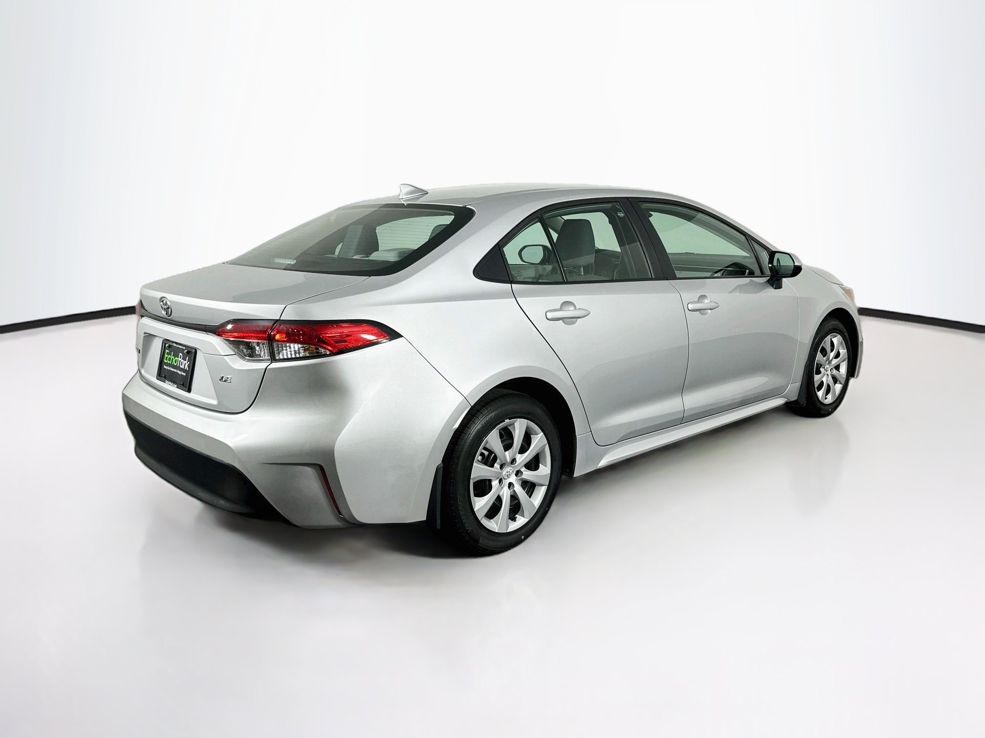 Used 2025 Toyota Corolla LE FWD image 9