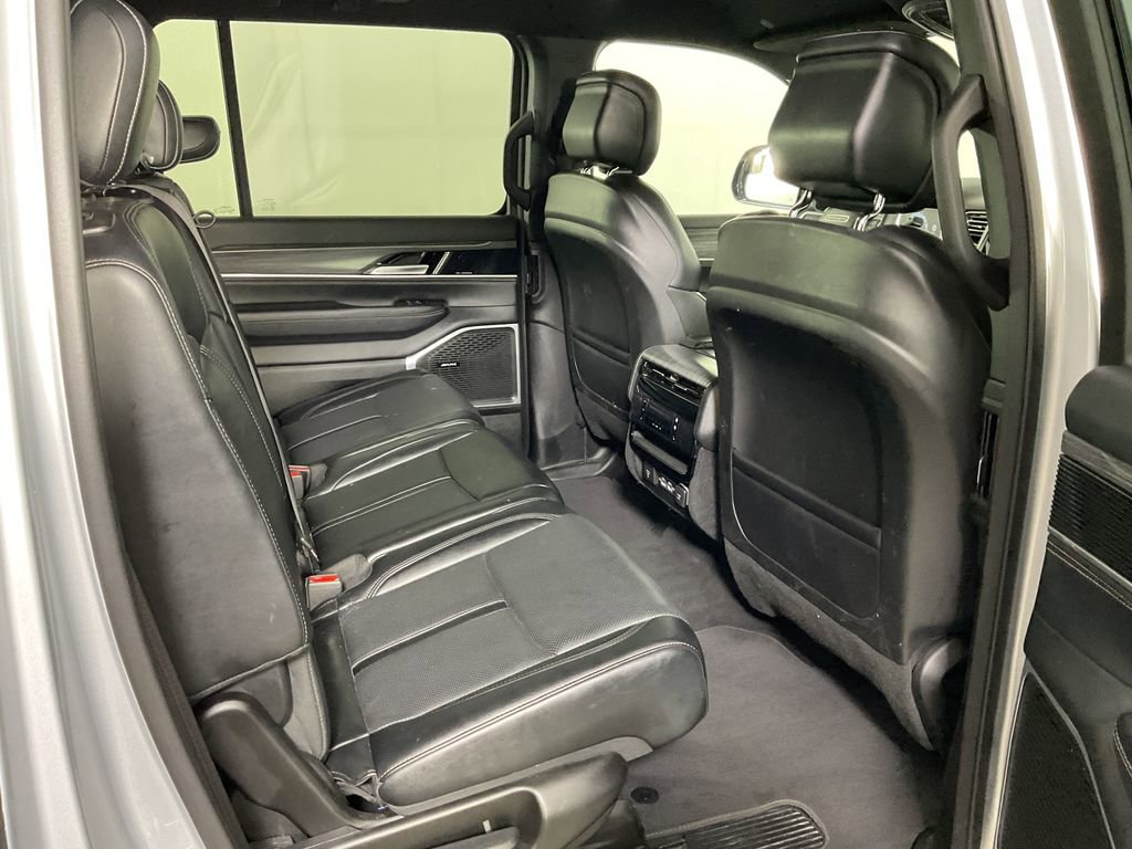 Used 2024 Jeep Wagoneer Series III w/ Flexible Seating Group image 24